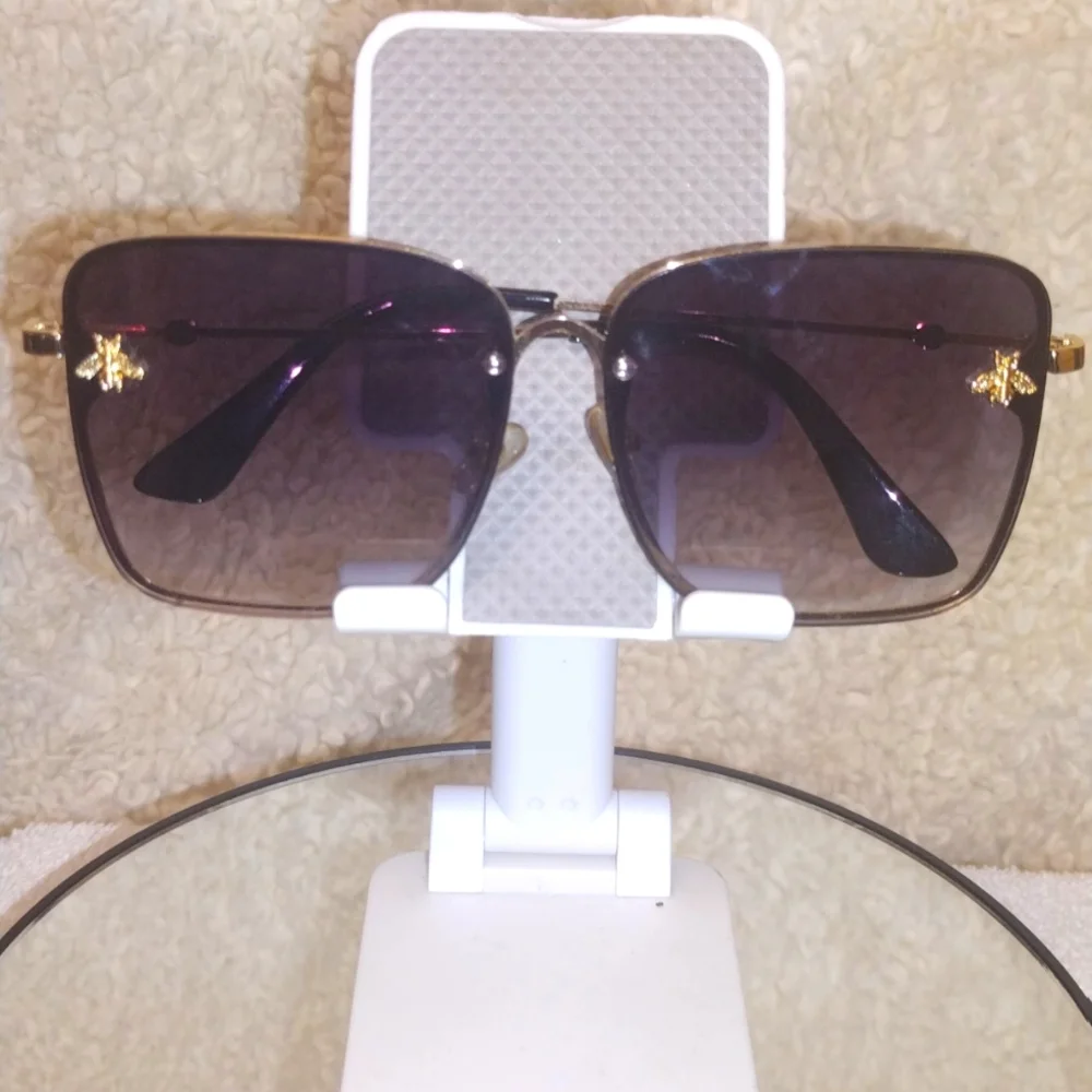NWOT Wanna 🐝 Seen sunglasses!